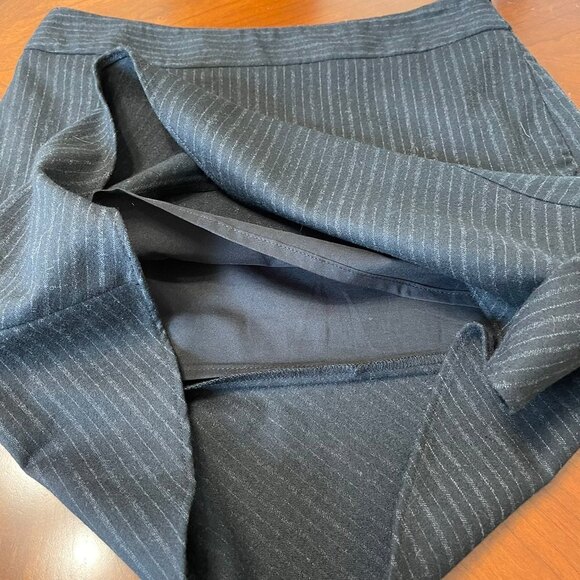 Banana Republic Stretch Mini Skirt. Size 2. Wool Mini Black Gray Striped. - Picture 3 of 7